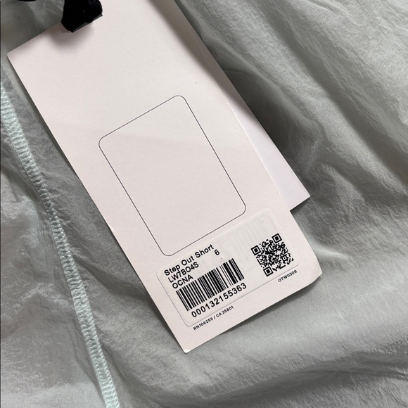 Lululemon Athletics Step Out High Rise Shorts - Picture 5 of 9